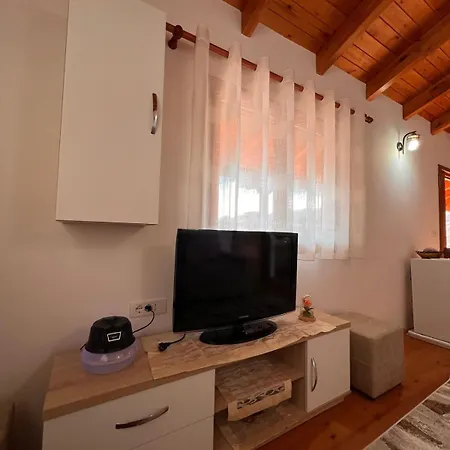 House Апартаменты Luftinja e Siperme