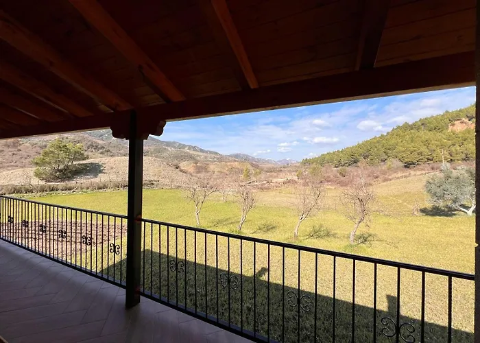 House * Luftinja e Siperme